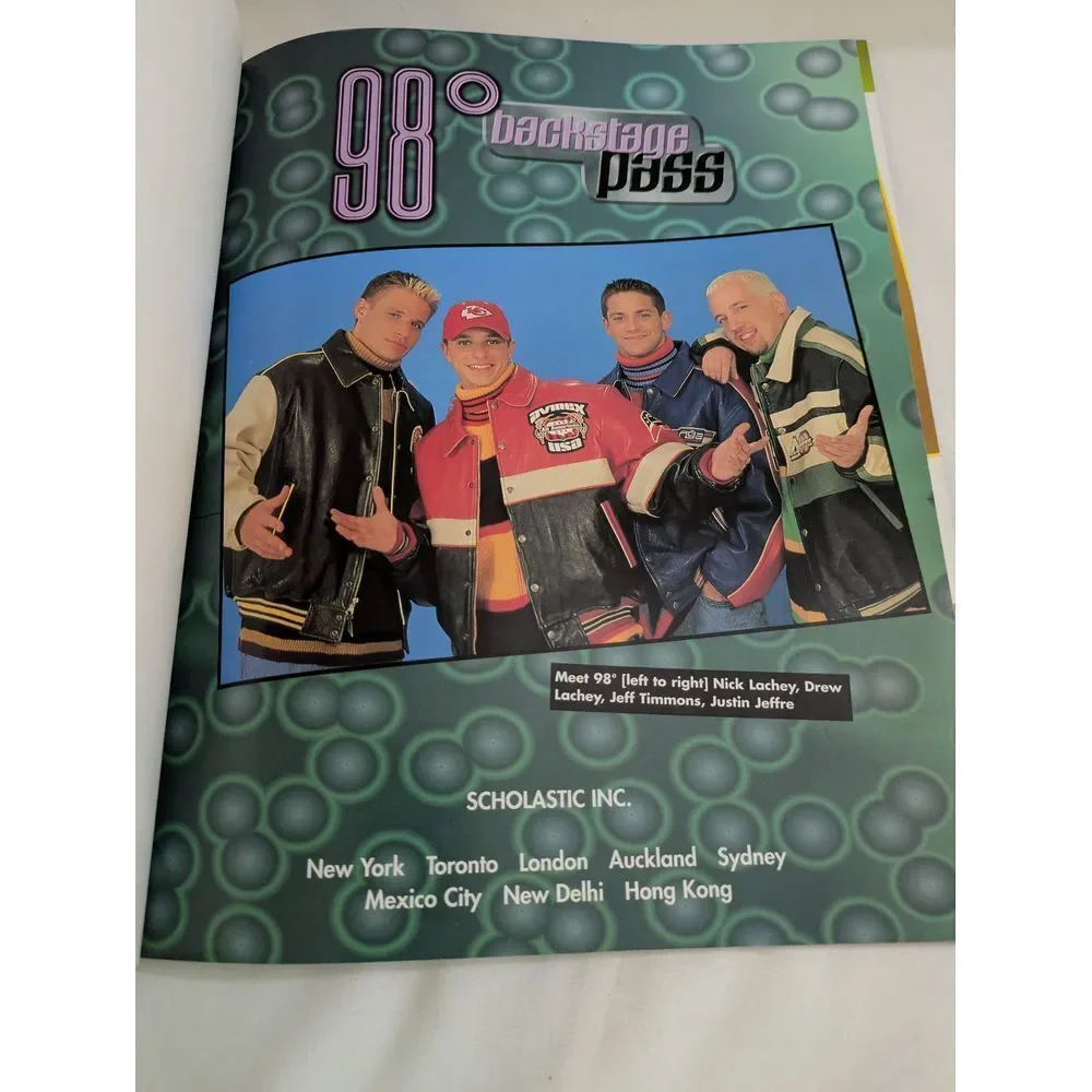 98 Degrees Backstage Pass Magazine Scrapbook 1999 Scholastic Boy Band Collectibl